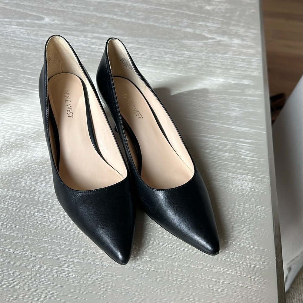 8.5 women’s Nine West black leather heels